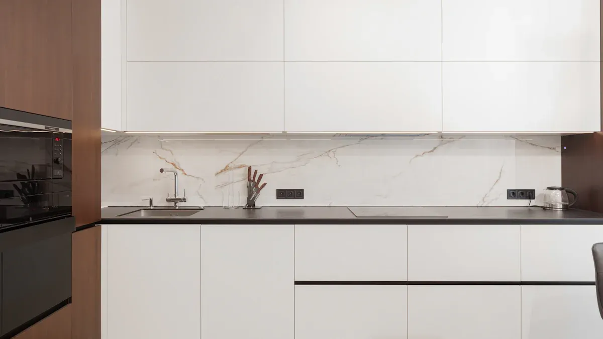 Closed Cabinet Systems: Benefits for Your Home